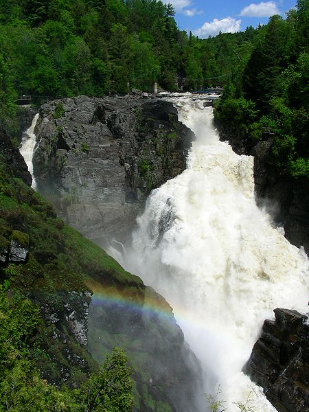 File:Canyon Sainte-Anne, la chute.jpeg