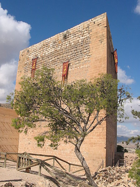 File:Castillo Mola 01.jpg