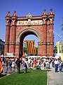 Arco do Triunfo de Barcelona, criado especialmente para servir de portal de entrada para a Exposição Mundial de 1888