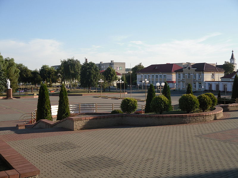 File:Central square of Zel'va.jpeg