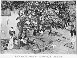 Um mercado de cadeiras em Badagry em 1910