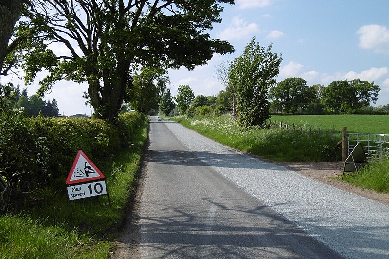 File:Chip and seal - geograph.org.uk - 5742017.jpg