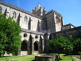 Claustro de la Catedral de Évora.