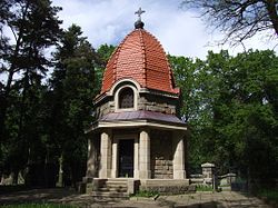 A 368-as számú haditemetőben Muhr Ottmár mauzóleumkápolnája, mely a magyar hősiesség jelképe is egyben