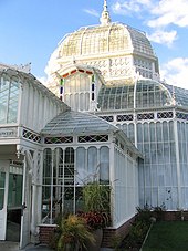 Front entrance of the conservatory in 2006 Conservatory of Flowers, San Francisco, front, 2007.jpg