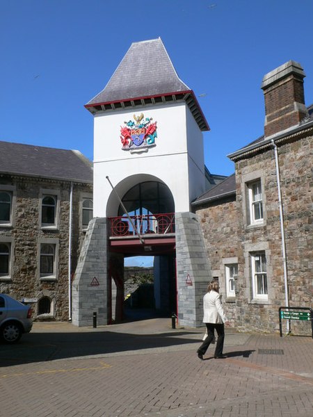 File:Council Offices, Caernarfon - geograph.org.uk - 807039.jpg