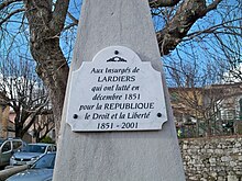 Stèle élevée à Lardiers en 2001 à la gloire de l'insurrection des républicains de la commune contre le coup d'État de Napoléon III