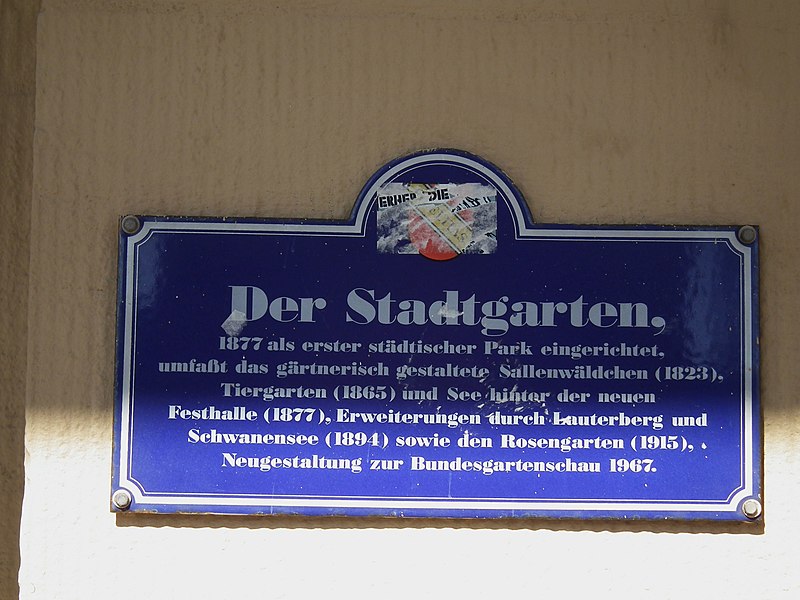 File:Der Stadtgarten Hinweisschild 2011.JPG