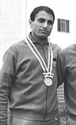 Der ebenfalls disqualifizierte Dieter Lindner (auf dem Foto nach dem Gewinn der olympischen Silbermedaille 1964)