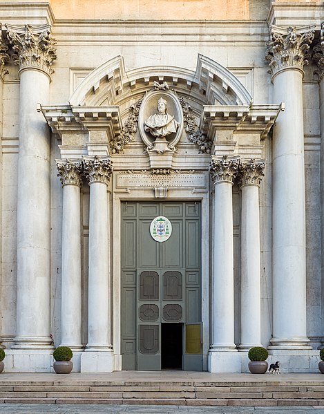 File:Duomo nuovo di Brescia portale principale.jpg