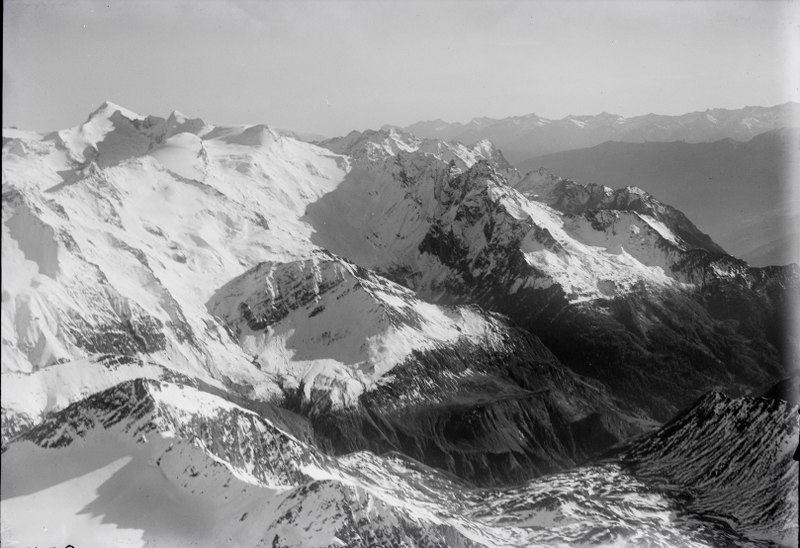 File:ETH-BIB-Val Luzzone, Greinapass, Torrone di Nav, Rheinwaldhorn v. N.-Inlandflüge-LBS MH01-003548.tif