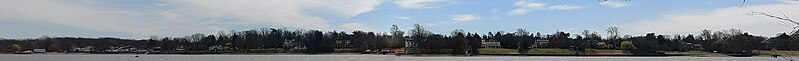 File:Edgewater Park, NJ riverfront houses (1), March 2024.jpg