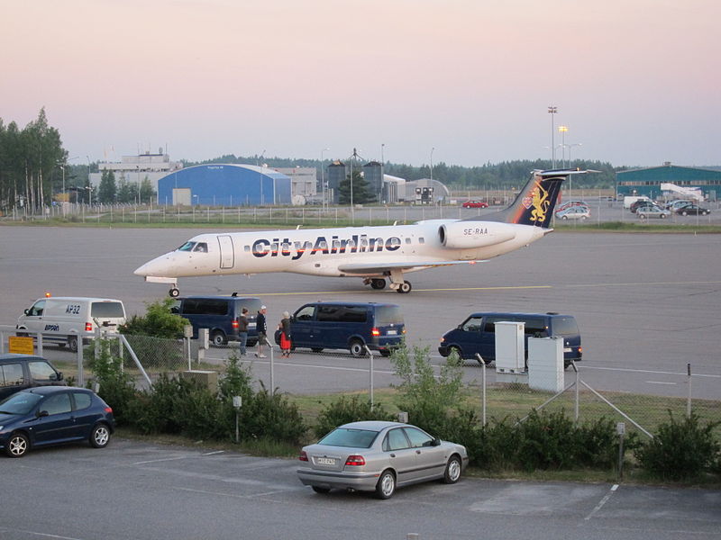 File:Embraer ERJ 135 SE-RAA City Airline, Turun lentoasema, Turku, 11.7.2010 (5).JPG