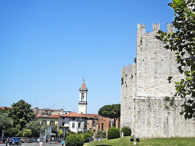 File:Emperor's Castle-the castle ans San francesco church.jpg