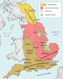 Een kaart van Engeland met daarop de Danelaw die heerst over een groot deel van Noord- en Oost-Engeland, Northumberland die de noordkust regeert van Tees tot Forth, en het koninkrijk Strathclyde dat een groot deel van Schotland en Cumbria beslaat.