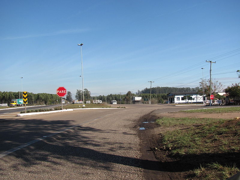 File:Entrada de Minas do Leão.JPG