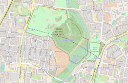 OSM-Karte des Erholungsparks Marzahn mit der IGA-Seilbahnroute. Die nächsten U-Bahn-Stationen (rechts) und Straßenbahnhaltestellen (links) werden auf der Karte angezeigt.