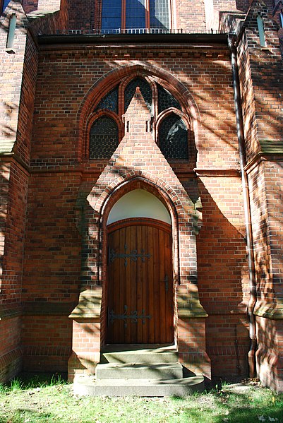 File:Erlöserkirche, Bigger entrance, East.jpg