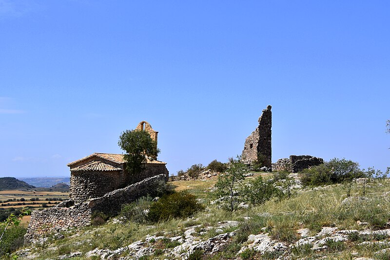 File:Església i Castell o torre de la Figuera (Algerri) - 52980170879.jpg