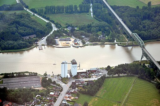 Fähre und Brücke in Hochdonn