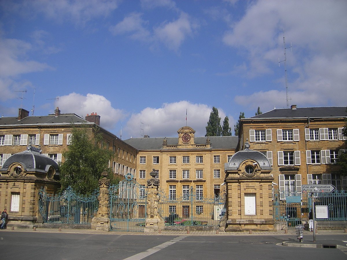 A Sedan, le plus grand château fort d'Europe - SNCF Connect