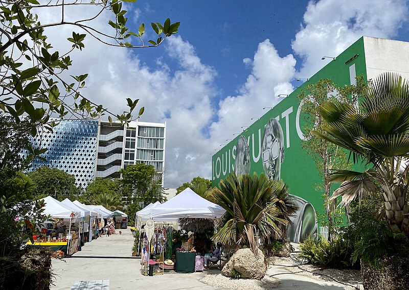 File:Farmers’ and Artisans’ market today, Design District, Miami, Florida.jpg