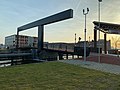 De brug met op de achtergrond de Lichtfabriek