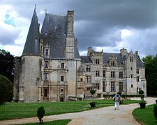 L'une des deux tours du châtelet primitif, englobée dans le Gros Pavillon au XVIe siècle.