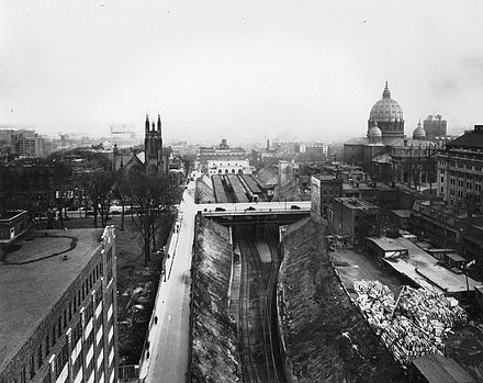 The trench of the Canadian National Railway near Dorchester Street in 1930.