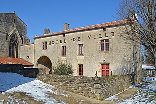 Foussais-Payre - Hotel de Ville.jpg