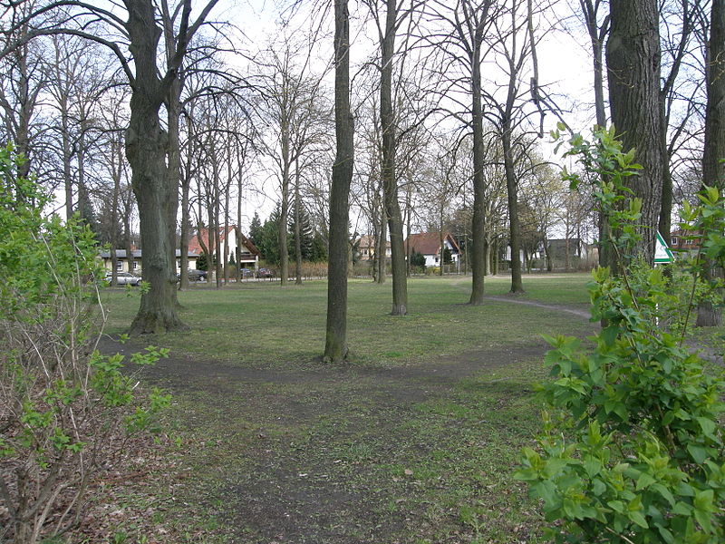 File:Fr.-Hals-Platz Mahlsdorf 2012-4-08 ama fec (118).JPG