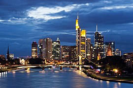 Frankfurt Am Main-Stadtansicht von der Deutschherrnbruecke am fruehen Abend-20110808.jpg