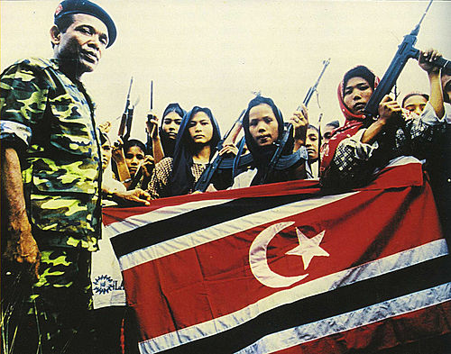 Female soldiers of the Free Aceh Movement with GAM commander Abdullah Syafei'i, 1999
