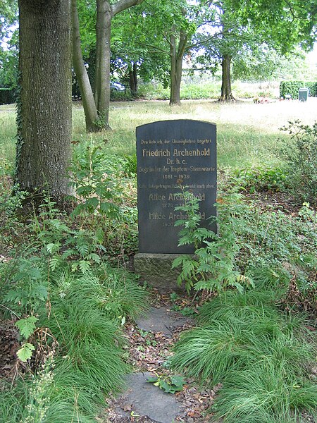 File:Friedrich archenhold grave.jpg