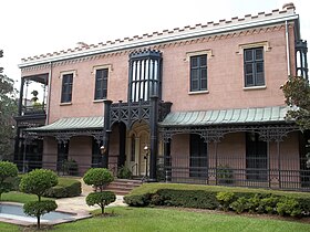 Green–Meldrim House, 14 West Macon Street, im Stil des Tudor Revival der Antebellum-Architektur