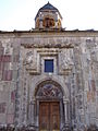 English: Western façade, gavit. Français : Façade occidentale du gavit.