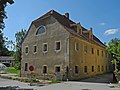 Verwalterhaus, Wohnhaus und südöstliches Wohn-Wirtschaftsgebäude des Gutshofes (Einzeldenkmal zu ID-Nr. 09251982)