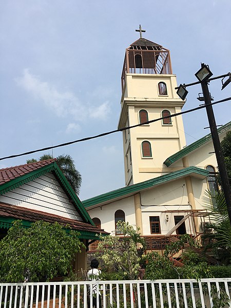 File:Gereja Katolik St. Servatius.jpg