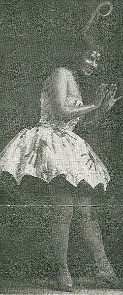 Lilly Gräber i 1916 efterårsrevyen på Folkteatern i Göteborg.