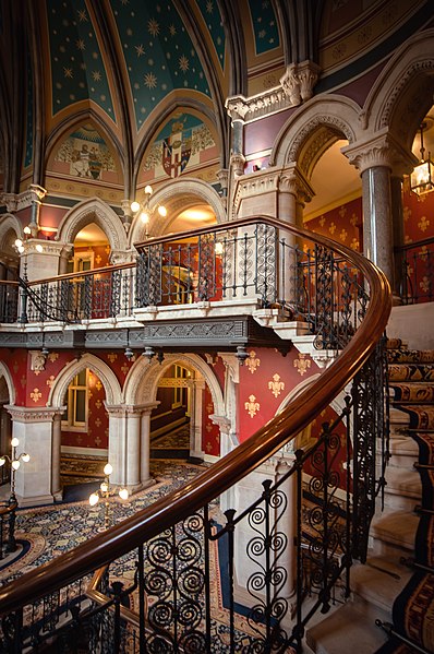 File:Grand Staircase St Pancras 10-21.jpg