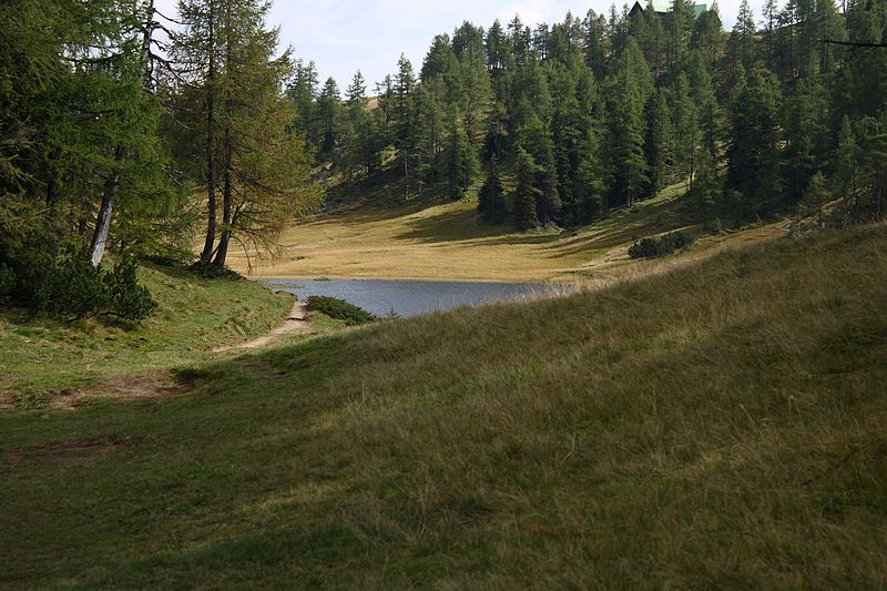 File:Großsee tauplitzalm 34274 2016-09-26.JPG