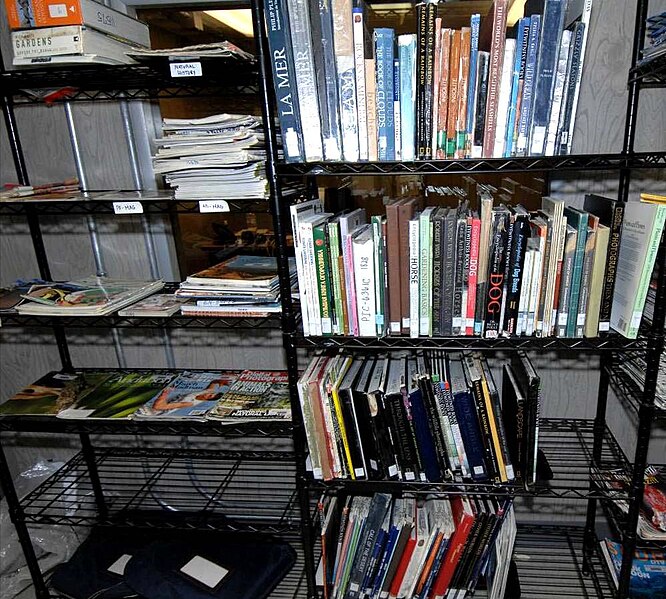 File:Guantanamo captives' library e.jpg