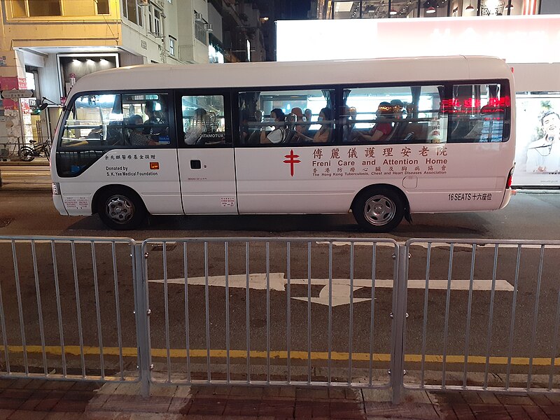 File:HK 灣仔 Wan Chai 莊士敦道 Johnston Road shuttle minibus July 2021 SS2.jpg
