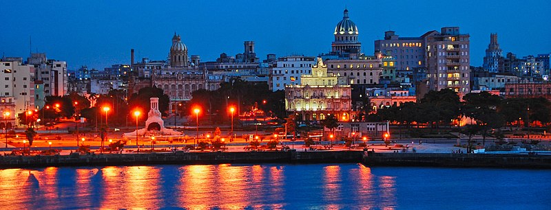 File:Habana Vieja de noche.jpg