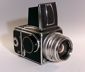 Hasselblad 500C, de fabrication suédoise : haut de gamme des moyens formats à pellicule et objectifs interchangeables des années 1960.