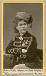 Helene Löfgren i sin debutroll som Prins Orlowsky på Mindre teatern 1875.
