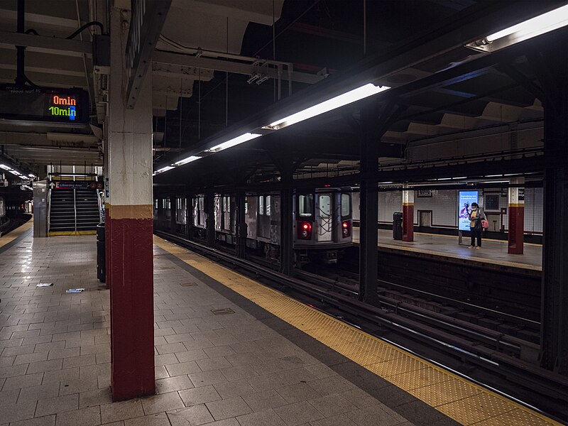 File:IRT Lexington Brooklyn Bridge Southbound Platform.jpg