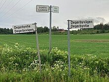 Border between bilingual municipalities of Siuntio and Inga: traffic signs are both in Finnish and Swedish. In Siuntio, where the majority of people speak Finnish, the signs are written first in Finnish. In Inga, the majority language is Swedish, which is reflected in the traffic signs being written in Swedish first. Inga-Sjundea grans juni 2021 (cropped).jpg