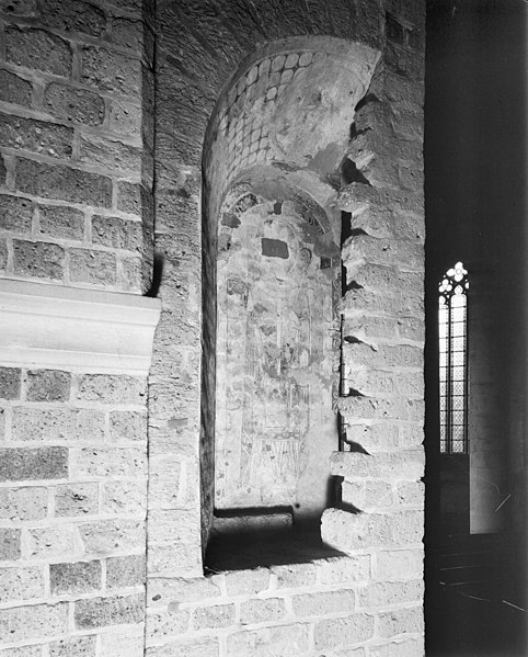 File:Interieur, wandschildering in een nis in het noorder transept - Deventer - 20054924 - RCE.jpg