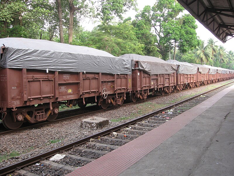 File:Iron Ore Train Goa 2.jpg